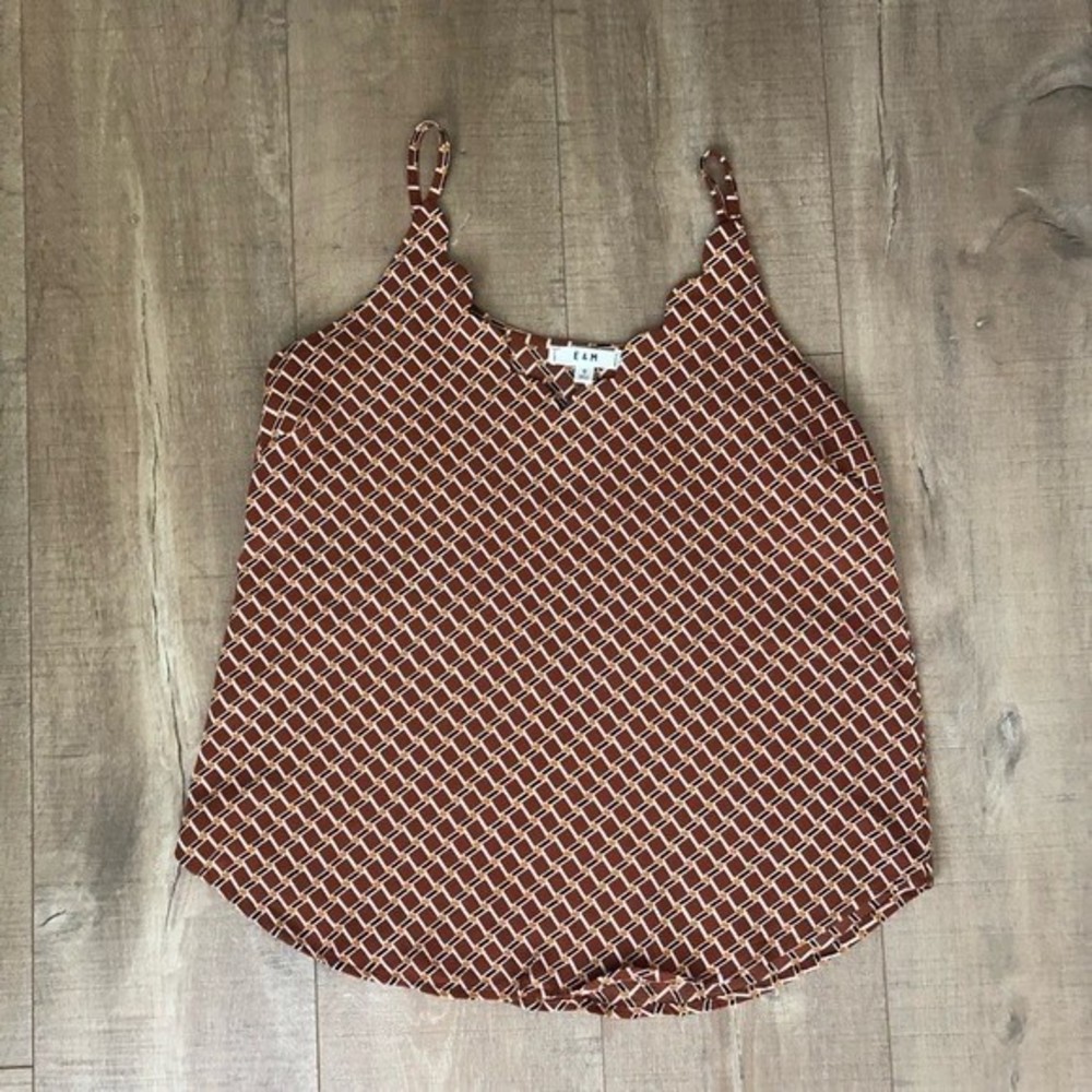 Scalloped neck cami in brown/maroon